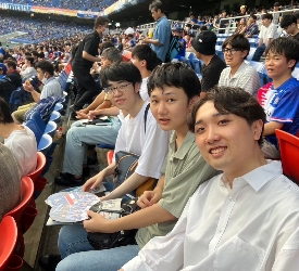 新年の会社ビルの写真です